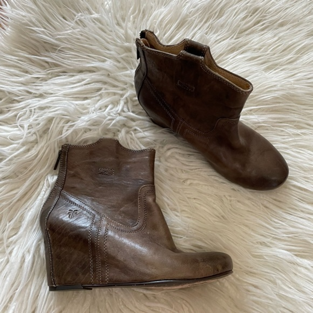 Frye Carson leather wedge bootie back zip size 8.5